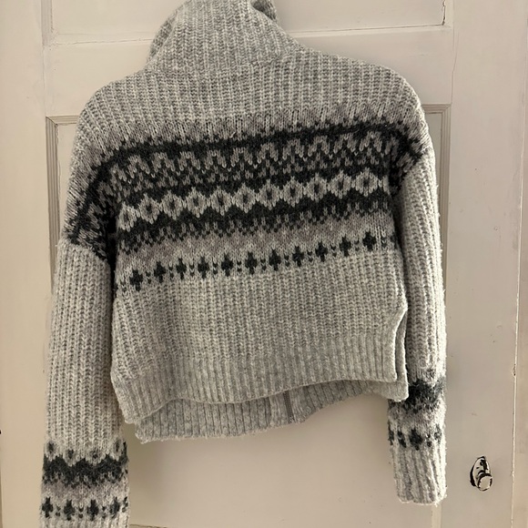 Abercrombie sweater - Picture 3 of 4